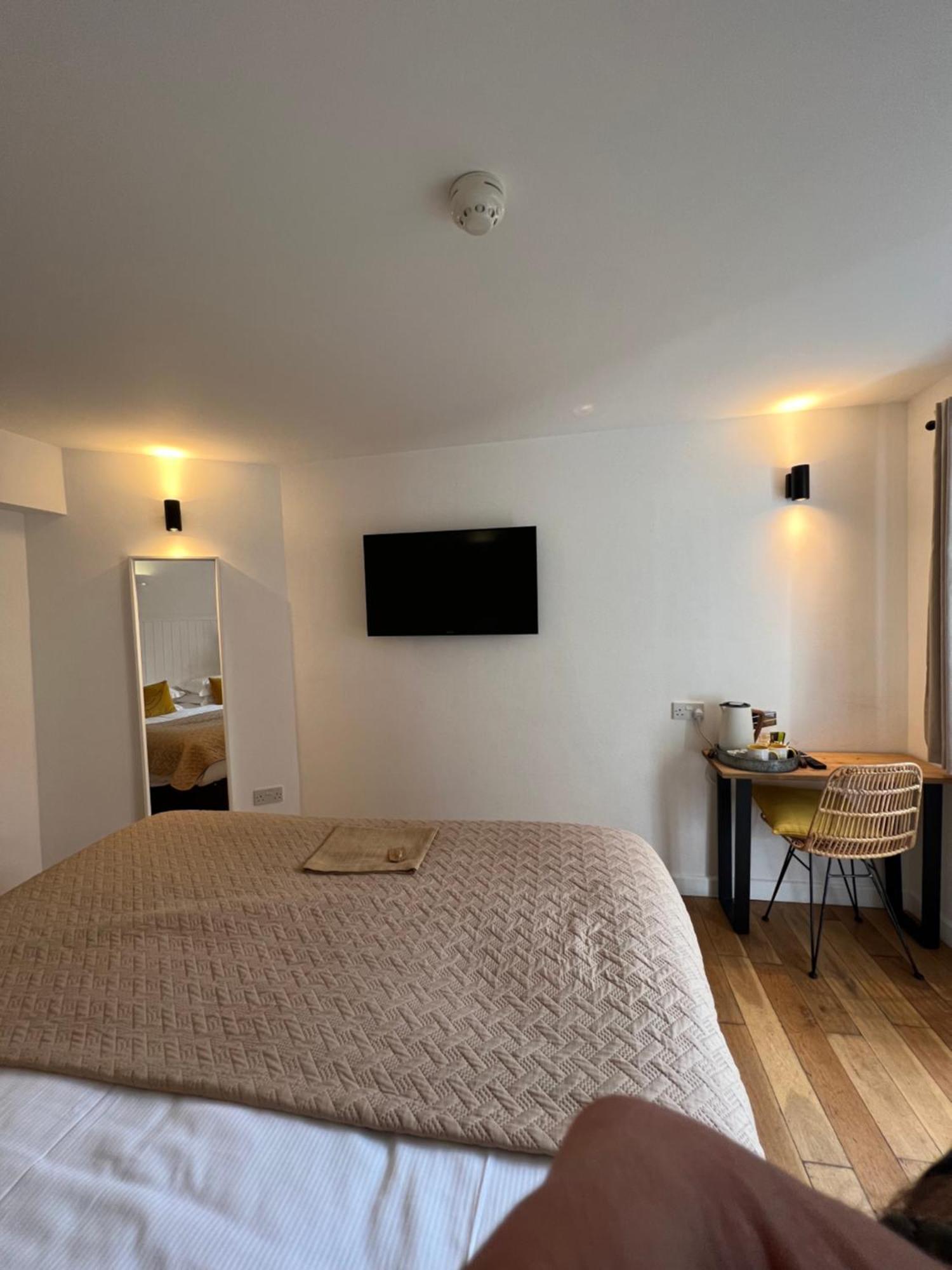 Отель Cottage Lodge Hotel 2*