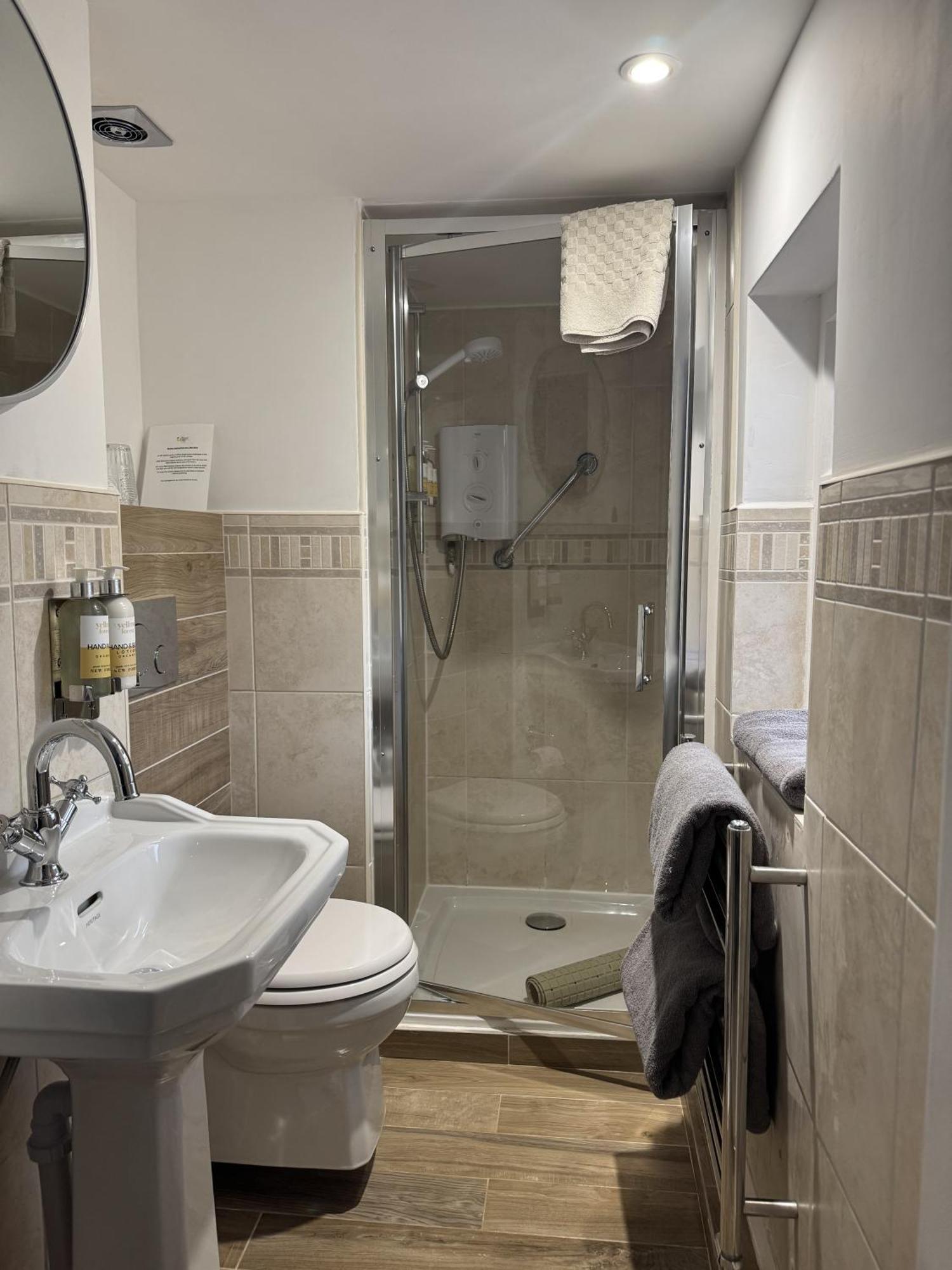 Cottage Lodge Hotel Отель