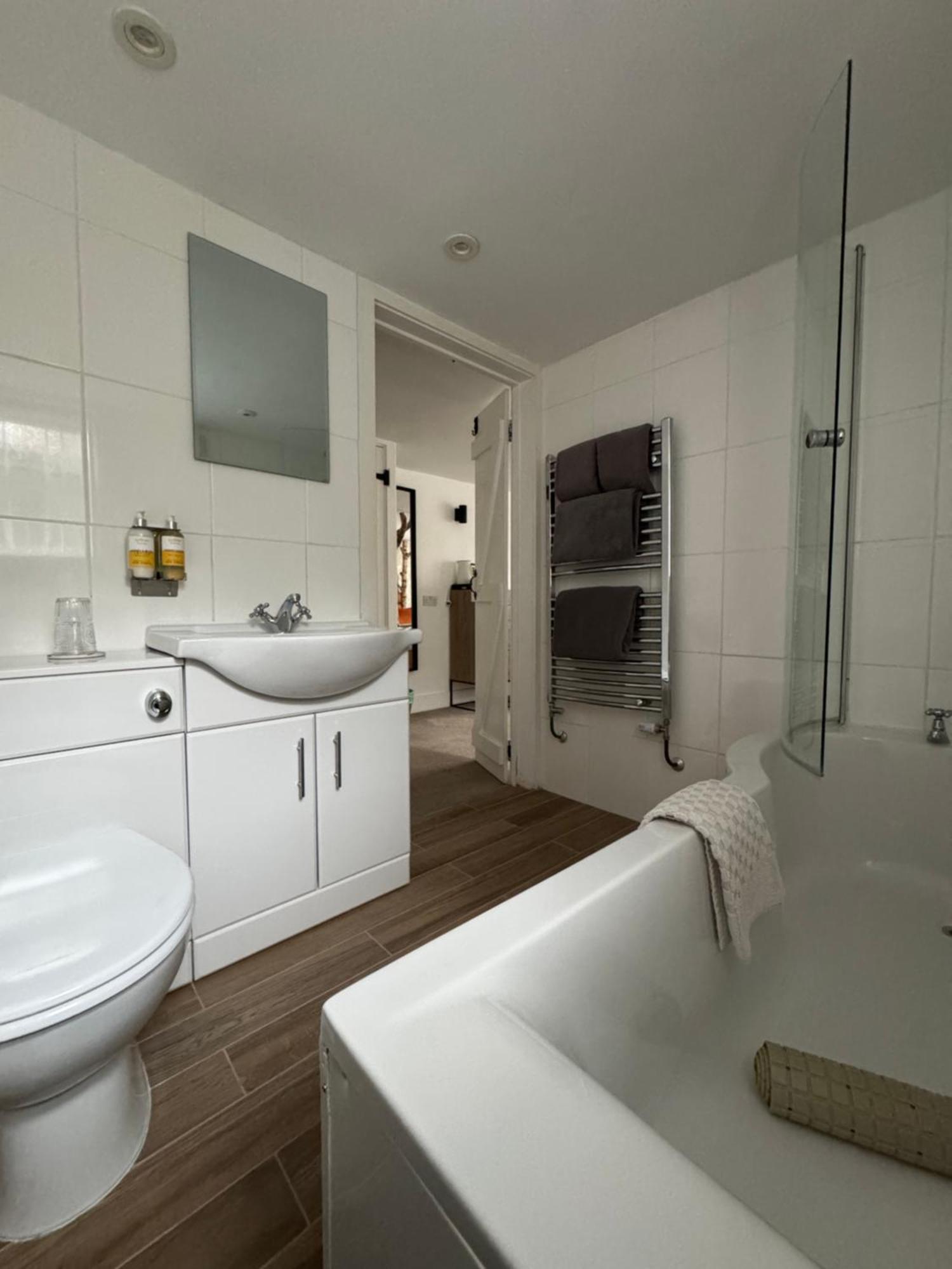 Cottage Lodge Hotel 2*